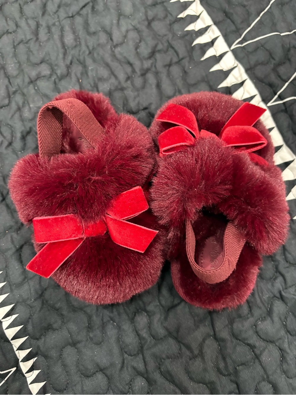 Kids Plush Pom-Pom Bow Slippers in Burgundy